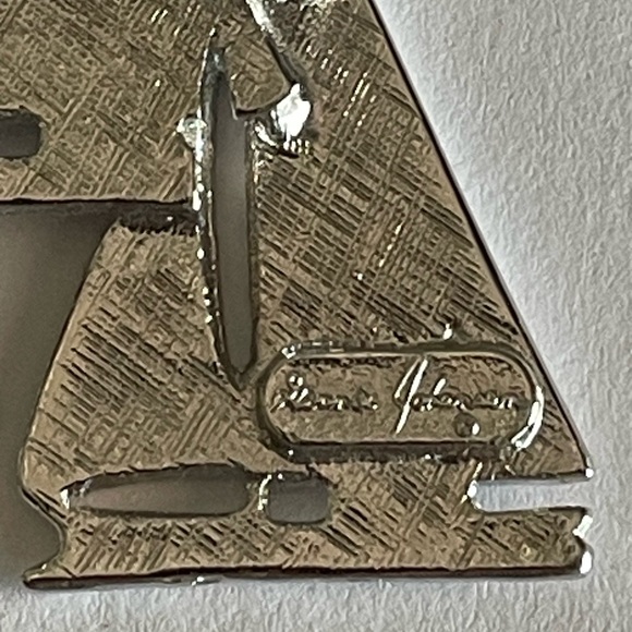 Vintage Signed Ginnie Johansen Silvertone Brooch Pin Sailboats c 1980s - Picture 5 of 5